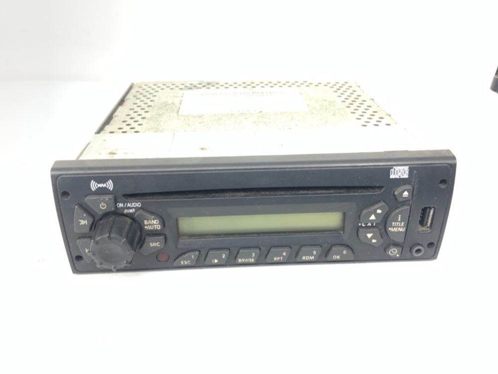 Used International 24076733 AM/FM/CD radio, photo 2