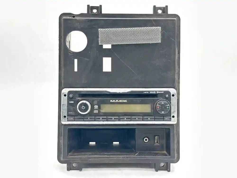 Mack 21889625 AM/FM/WB/CD bluetooth radio from 2015 Mack CXU613, used