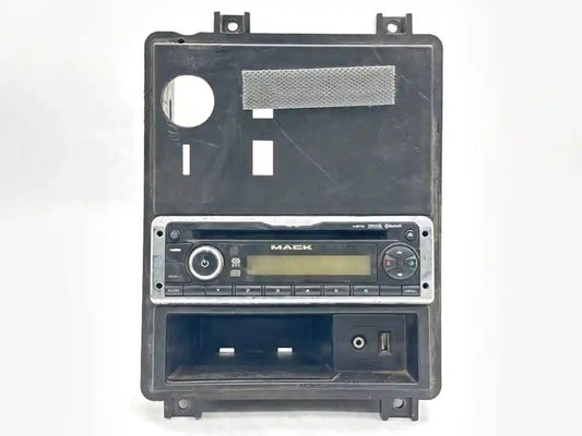 Used Mack 21889625 AM/FM/WB/CD bluetooth radio, photo 1