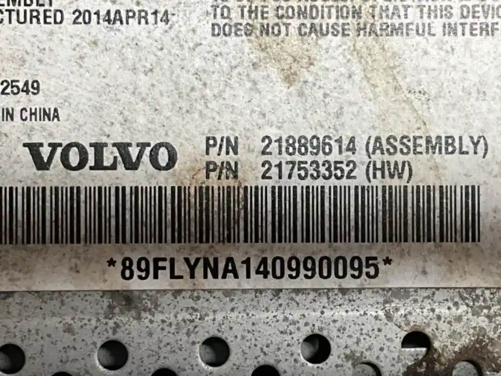 Used Volvo 21753352 AM/FM/WB/CD radio, photo 3