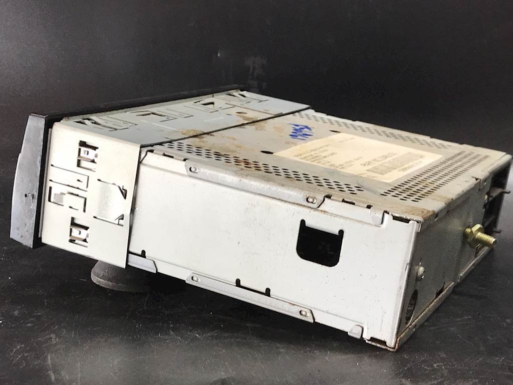 Used Volvo 20469238 AM/FM radio, photo 2