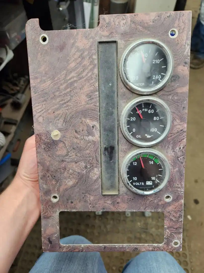 International 3560170C91 instrument cluster from 2002 International 9200I, used