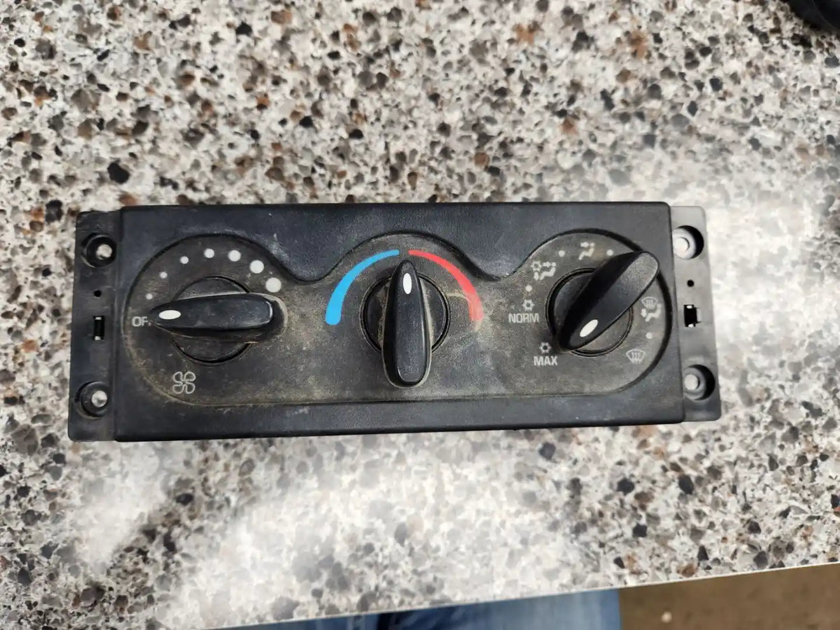 International 5011051R1 heater control panel from 2005 International 8600, used
