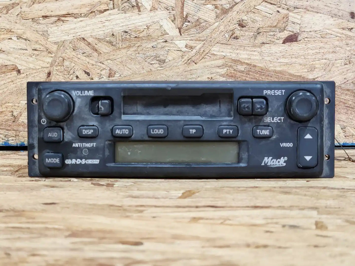 Mack 36MT522M5 radio from 2007 Mack CV713 Granite, used