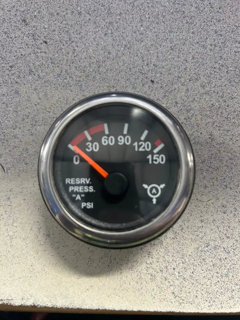 Autocar GZ210002-005 air pressure gauge from 2008 Autocar WX, used