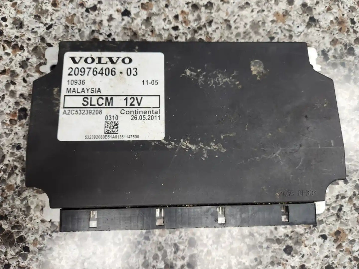 Volvo 20976406-03 light control module from 2012 Volvo VNL, used