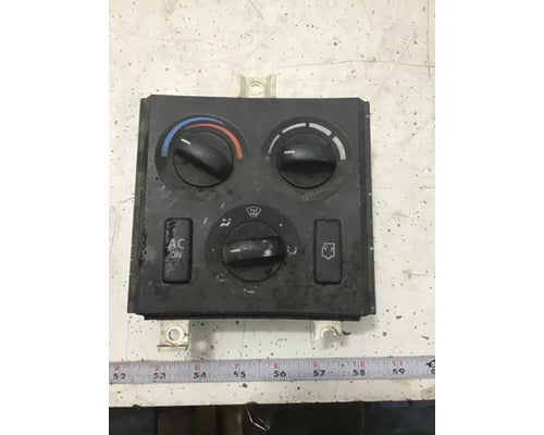 Used Volvo 20549634 heater & A/C control panel, photo 1