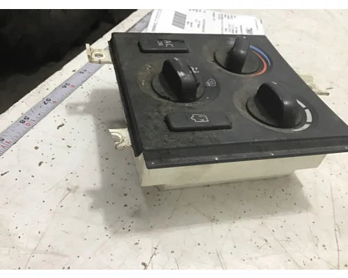 Used Volvo 20549634 heater & A/C control panel, photo 4