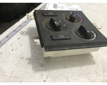 Used Volvo 20549634 heater & A/C control panel, photo 4