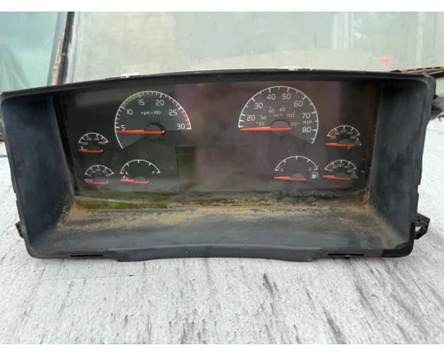 Volvo 21844839-P01 instrument cluster from 2015 Volvo VNL, used - view 4 of 4