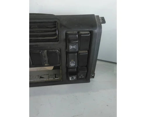 Used Volvo 3981181 dash panel with switches, photo 2