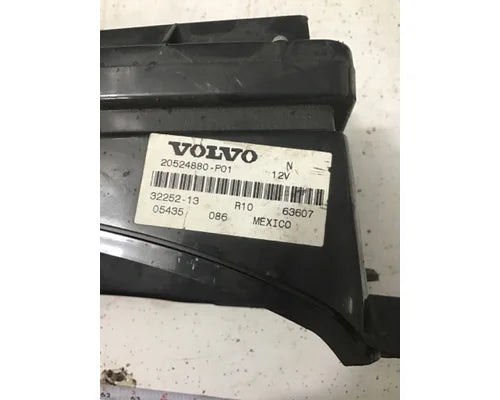 Volvo 20524880 instrument cluster from 2006 Volvo VN, used - view 2 of 6
