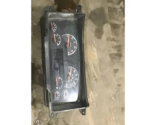 Volvo 20524880 instrument cluster from 2006 Volvo VN, used - view 6 of 6