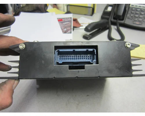 Volvo 16236599 audio amplifier from 2000 Volvo VNL, used - view 4 of 5