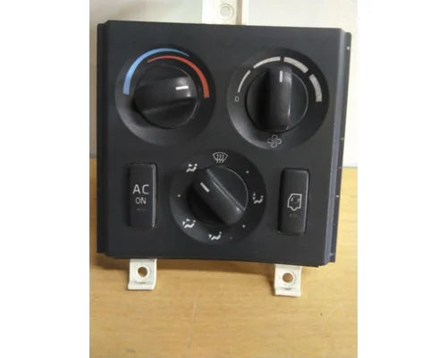 Used Volvo 20511569 heater & A/C control panel, photo 1