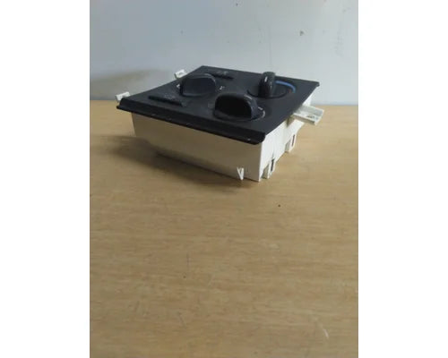 Used Volvo 20511569 heater & A/C control panel, photo 2