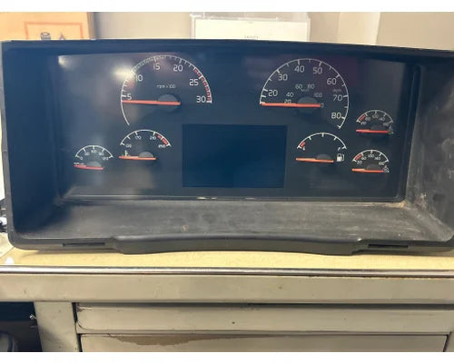 Volvo 20524882 instrument cluster from 2005 Volvo VNM, used