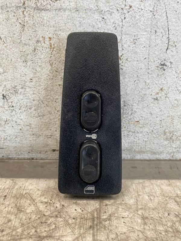Freightliner 16915482 power window switch (RH) from 2015 Freightliner Cascadia 125, used - view 2 of 7