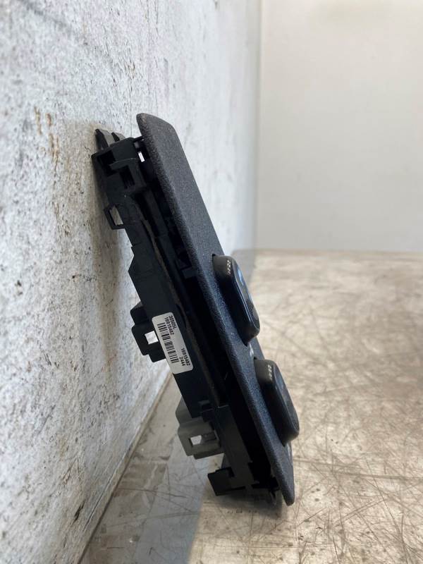 Freightliner 16915482 power window switch (RH) from 2015 Freightliner Cascadia 125, used - view 4 of 7