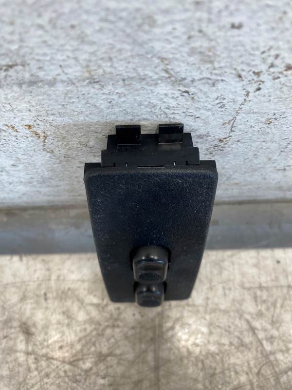 Freightliner 16915482 power window switch (RH) from 2015 Freightliner Cascadia 125, used - view 5 of 7