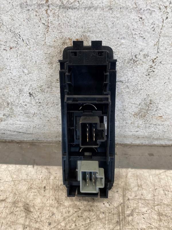 Freightliner 16915482 power window switch (RH) from 2015 Freightliner Cascadia 125, used - view 6 of 7
