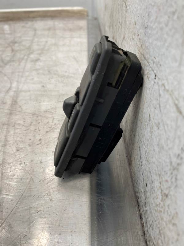 Volvo 20752922 power window switch (LH) from 2004 Volvo VNL Gen 2, used - view 3 of 7