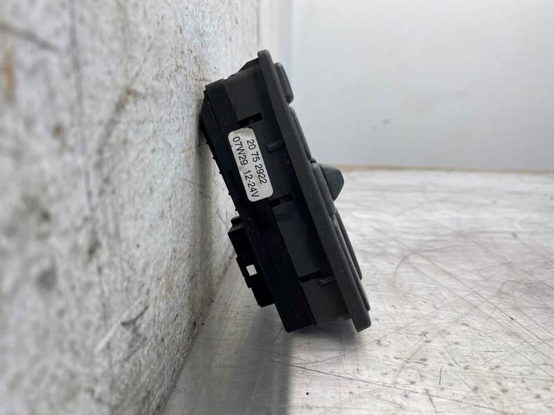 Volvo 20752922 power window switch (LH) from 2004 Volvo VNL Gen 2, used - view 4 of 7