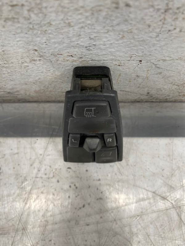 Volvo 20752922 power window switch (LH) from 2004 Volvo VNL Gen 2, used - view 5 of 7