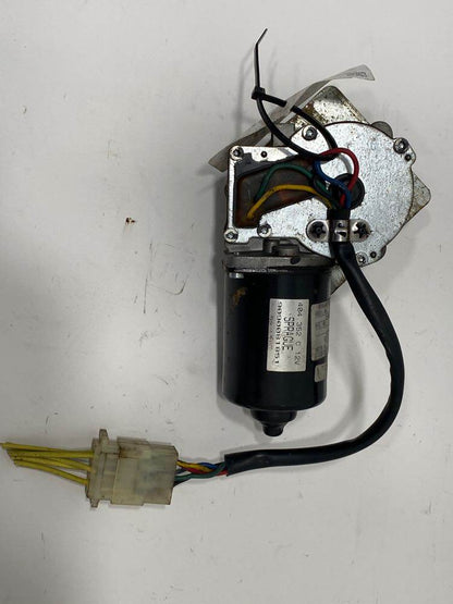 Freightliner E006089 windshield wiper motor from 2000 Freightliner FL70, used
