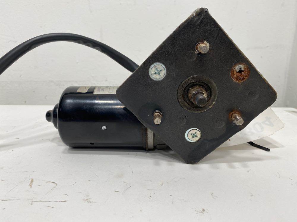 Freightliner E006089 windshield wiper motor from 2000 Freightliner FL70, used - view 2 of 4