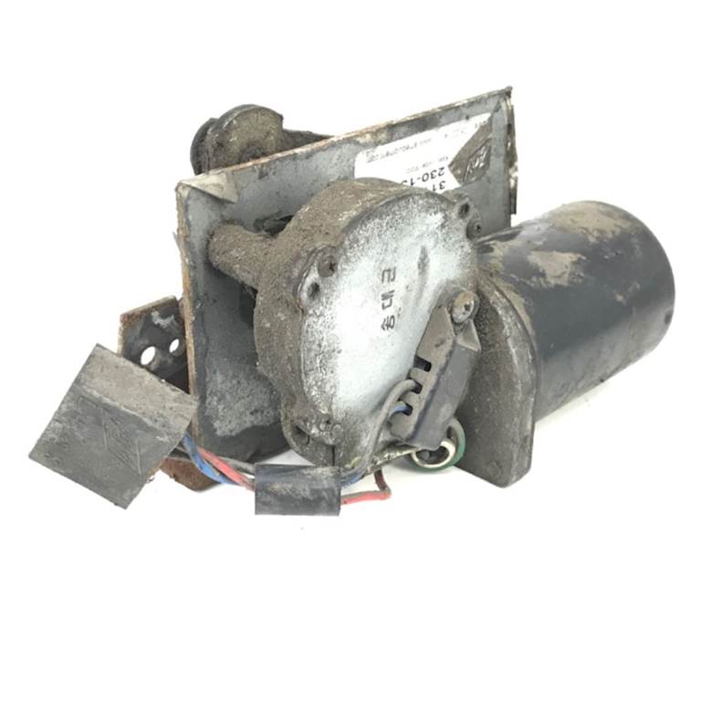 Freightliner 230-1353 windshield wiper motor from 2005 Freightliner MT45, used - view 2 of 4
