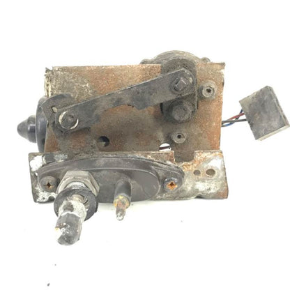 Freightliner 230-1353 windshield wiper motor from 2005 Freightliner MT45, used - view 4 of 4