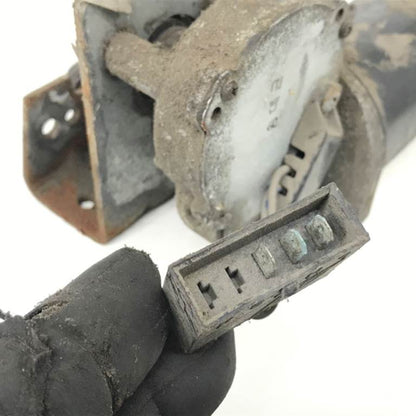 Freightliner 230-1353 windshield wiper motor from 2005 Freightliner MT45, used - view 3 of 4