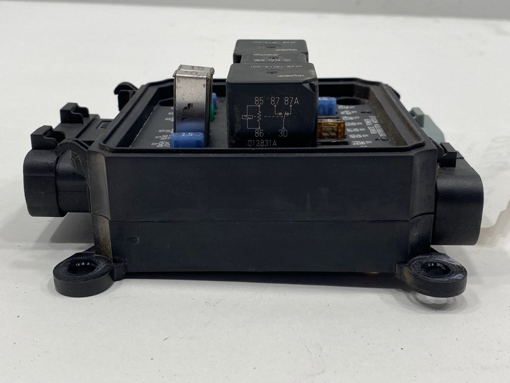 Freightliner 0632708000 fuse panel from 2002 Freightliner Century Class, used - view 4 of 6