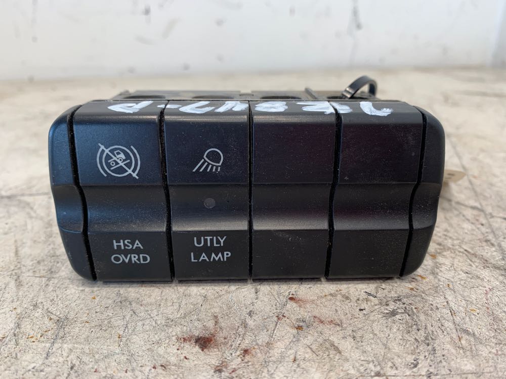 Freightliner 0660973000 switch panel from 2015 Freightliner Cascadia, used