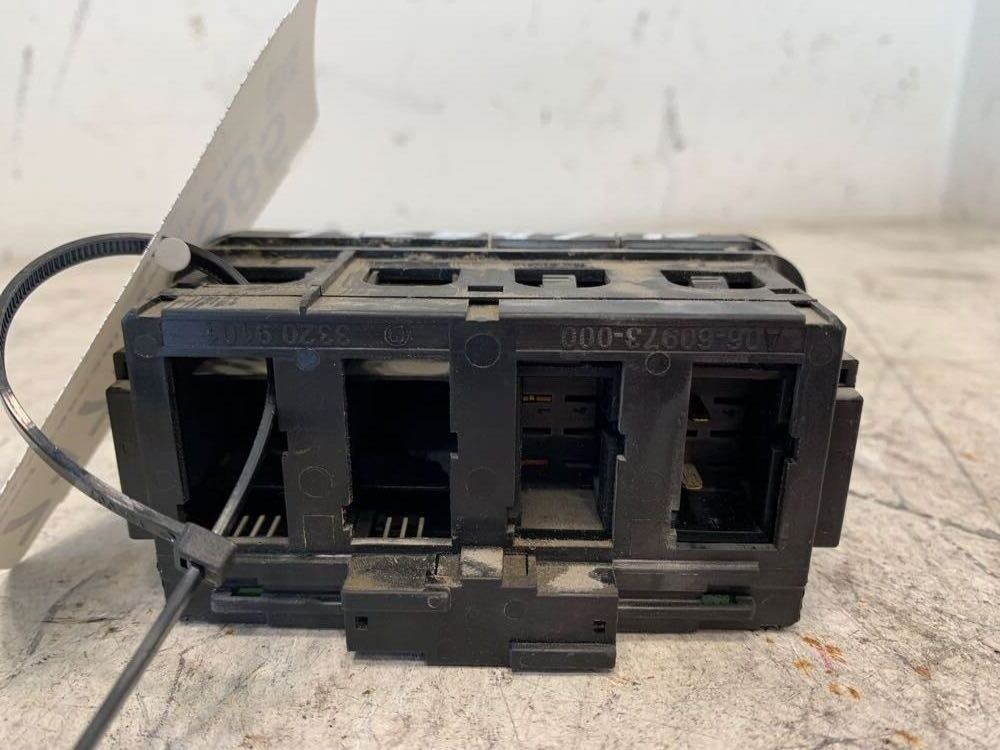 Freightliner 0660973000 switch panel from 2015 Freightliner Cascadia, used - view 4 of 6