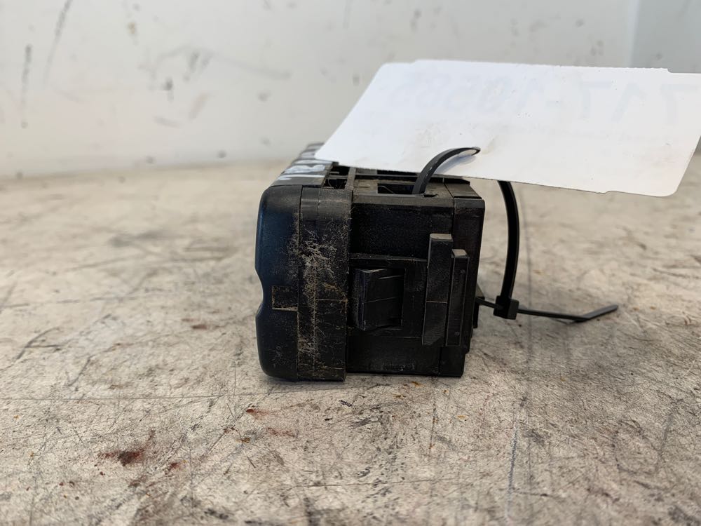 Freightliner 0660973000 switch panel from 2015 Freightliner Cascadia, used - view 5 of 6