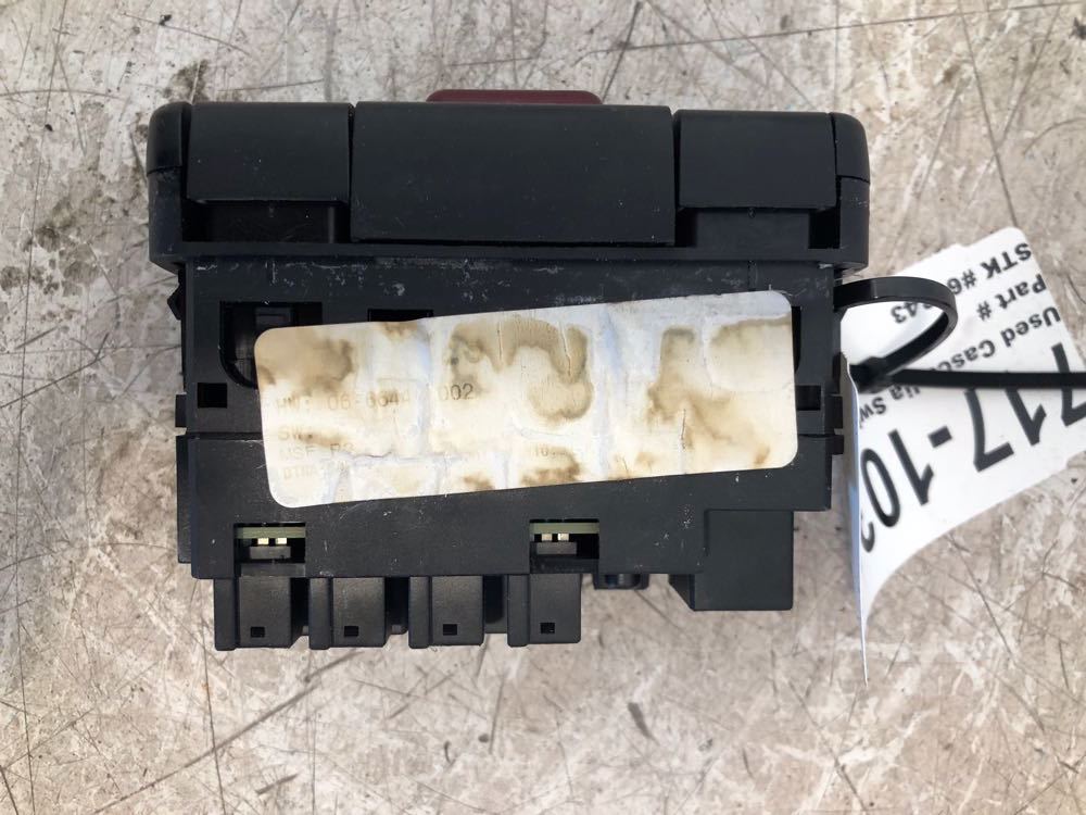 Freightliner 0666443002 switch panel from 2014 Freightliner Cascadia, used - view 2 of 5