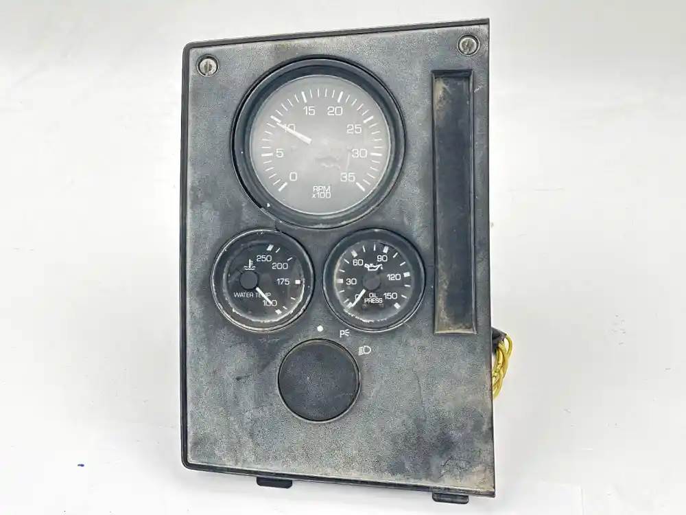 Freightliner 10A988-CCW instrument cluster from 2007 Freightliner FC80 Cargo, used
