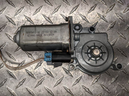 Freightliner 16915413 power window motor (LH) from 2013 Freightliner Cascadia 125, used - view 2 of 6