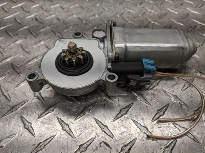 Freightliner 16915413 power window motor (LH) from 2013 Freightliner Cascadia 125, used - view 4 of 6