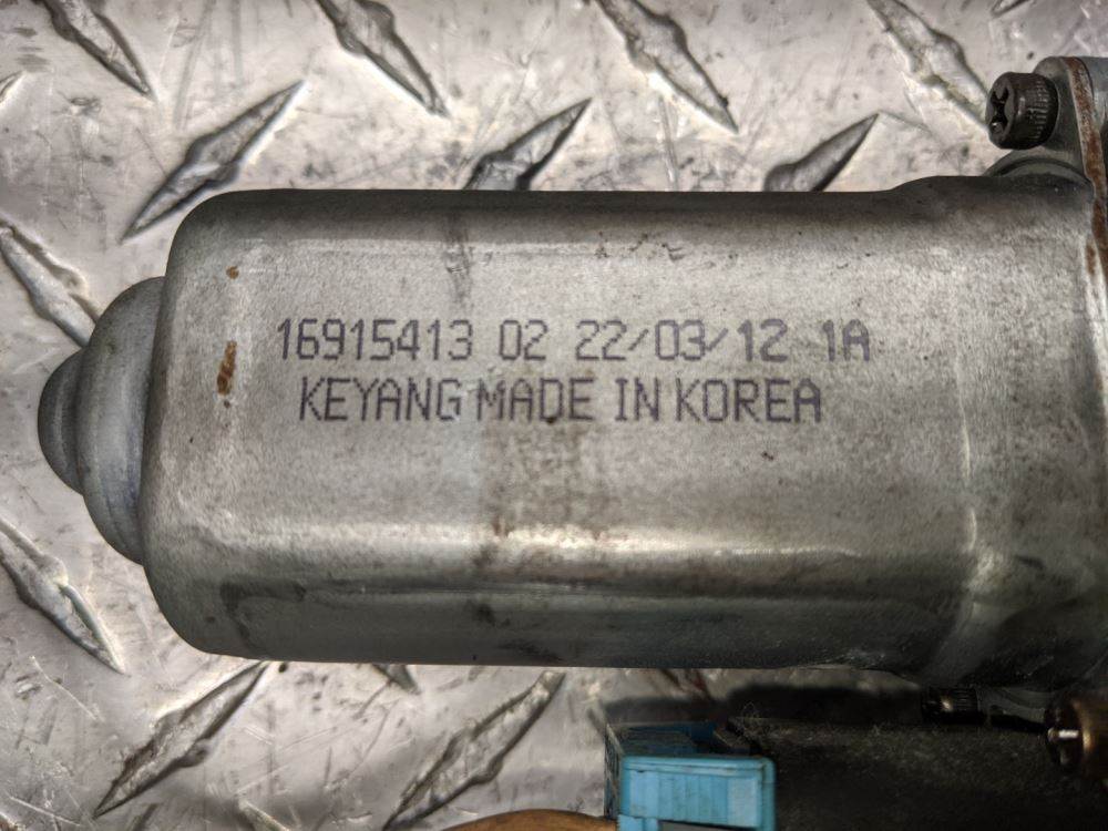 Freightliner 16915413 power window motor (LH) from 2013 Freightliner Cascadia 125, used - view 6 of 6