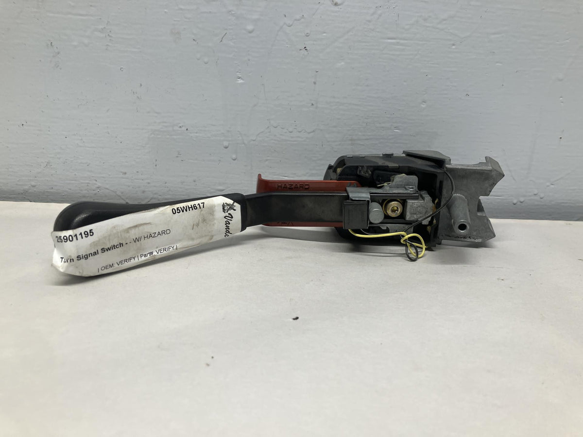 Freightliner 200504A turn signal / column switch from 2005 Freightliner Columbia 120, used