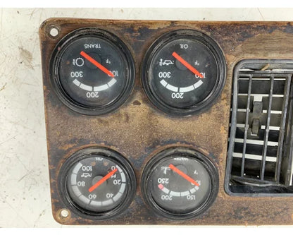 Freightliner 22-32029-004 instrument cluster (4 gauge) from 2006 Freightliner, used