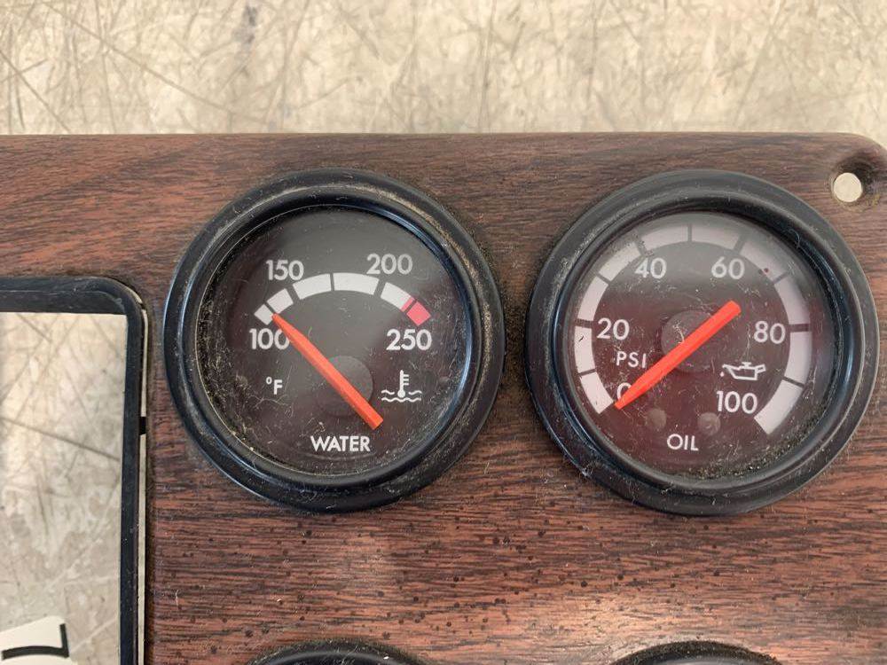 Freightliner 22-32030-001 gauge panel from 2000 Freightliner FLD120, used - view 2 of 4