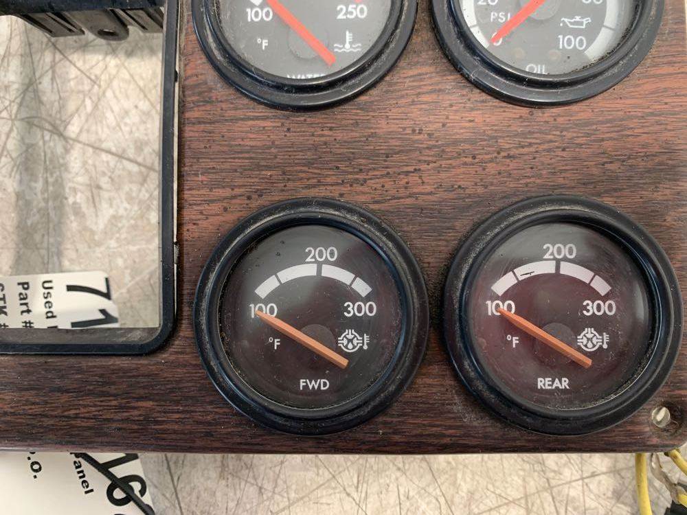 Freightliner 22-32030-001 gauge panel from 2000 Freightliner FLD120, used - view 3 of 4