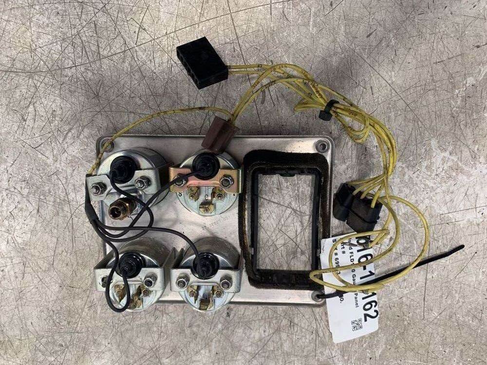 Freightliner 22-32030-001 gauge panel from 2000 Freightliner FLD120, used - view 4 of 4