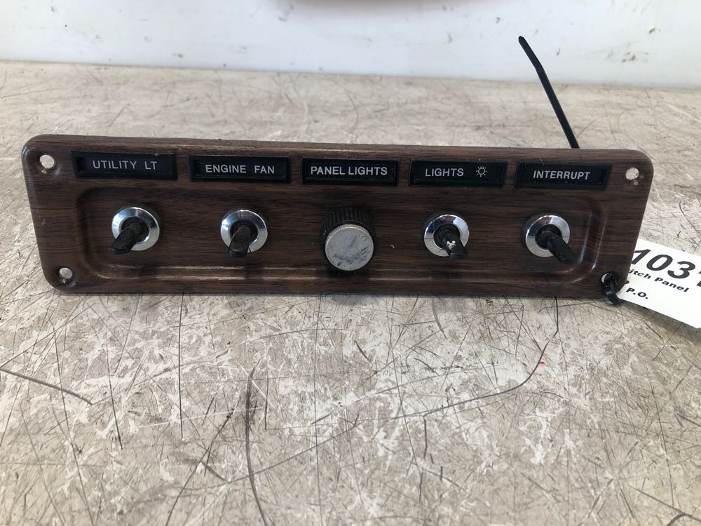 Freightliner 2225266004 switch panel from 1996 Freightliner FLD120, used