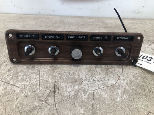 Freightliner 2225266004 switch panel from 1996 Freightliner FLD120, used