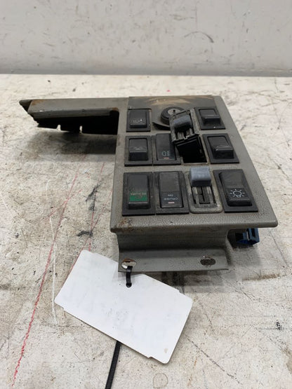 Freightliner 2241355000 switch panel from 1996 Freightliner FL70, used - view 4 of 6